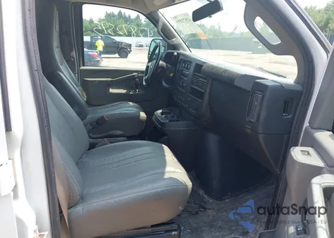 2018 Chevrolet Express 2500 Work Van z USA, uszkodzony, nr VIN 1GCWGAFG9J1178226